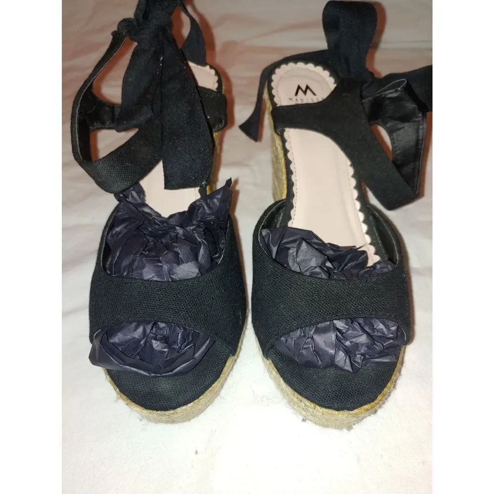 Shoedazzle Madison Women's Size 7 Black Strappy Sandal Espadrille.